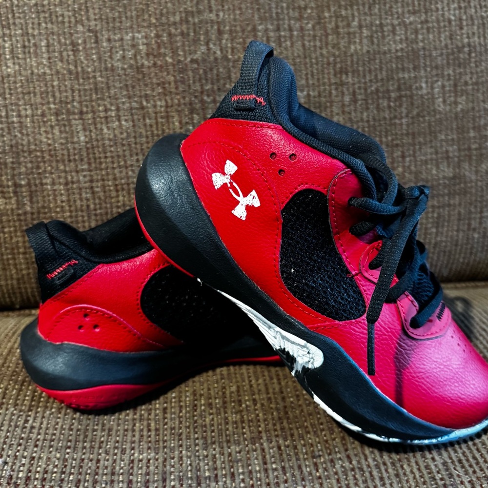 Under Armour Kids Sneakers in Red and Black